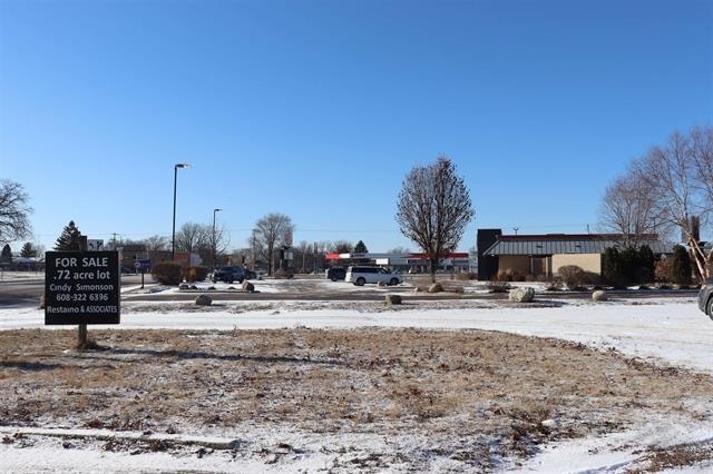 1901 Holiday Drive, Janesville, WI 53545