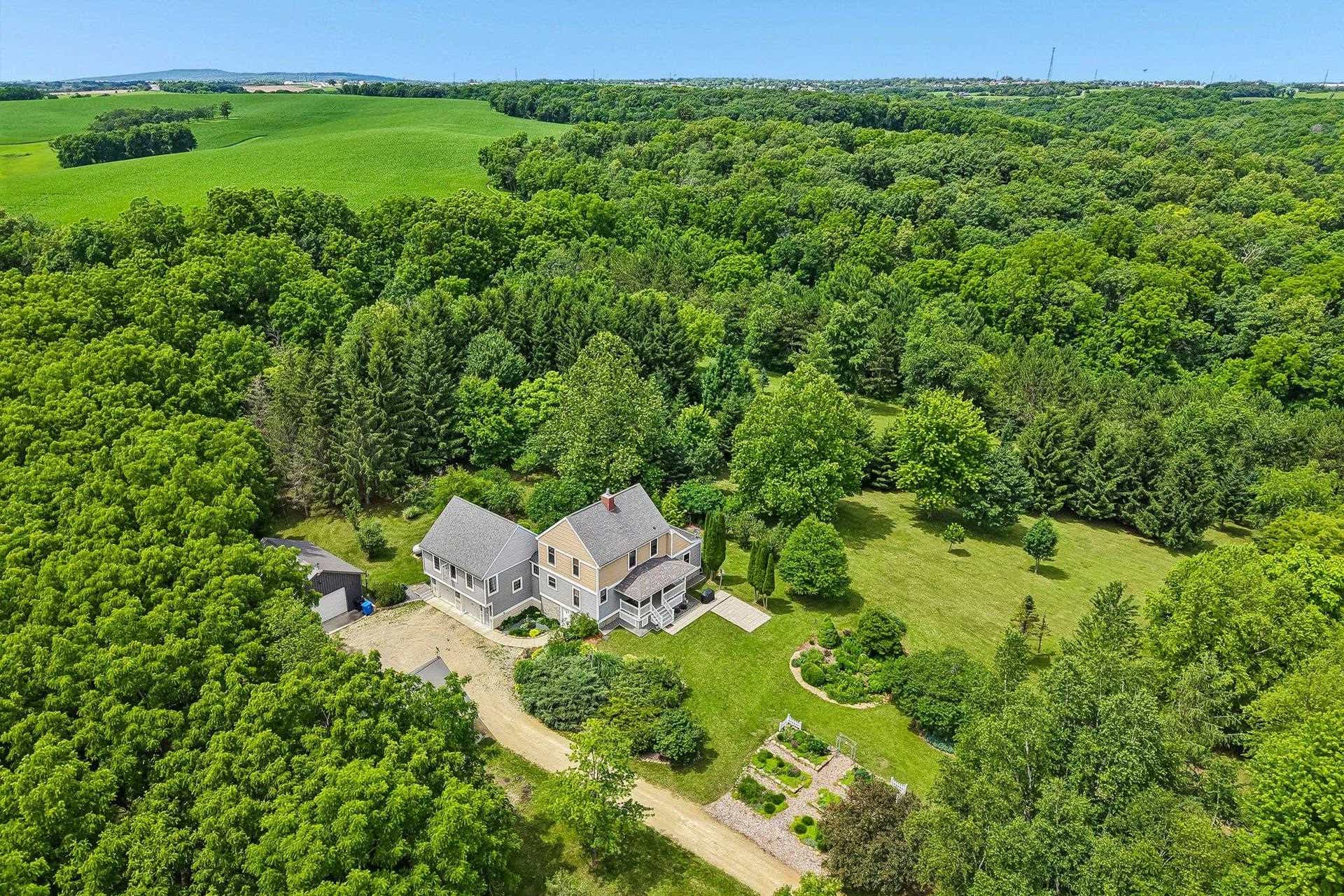 9224 Fargo Road, Springdale, WI 53572