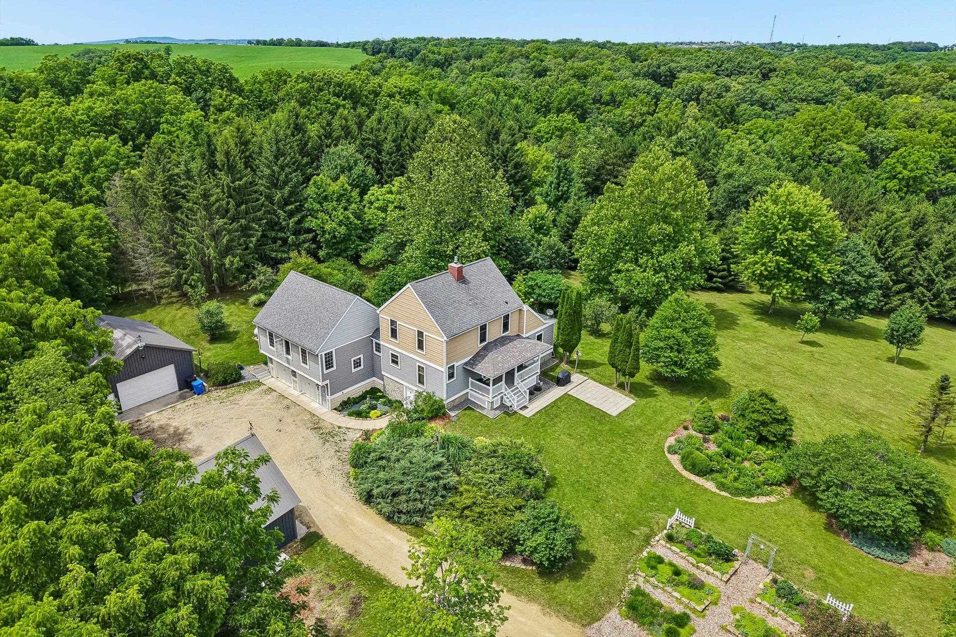 9224 Fargo Road, Springdale, WI 53572