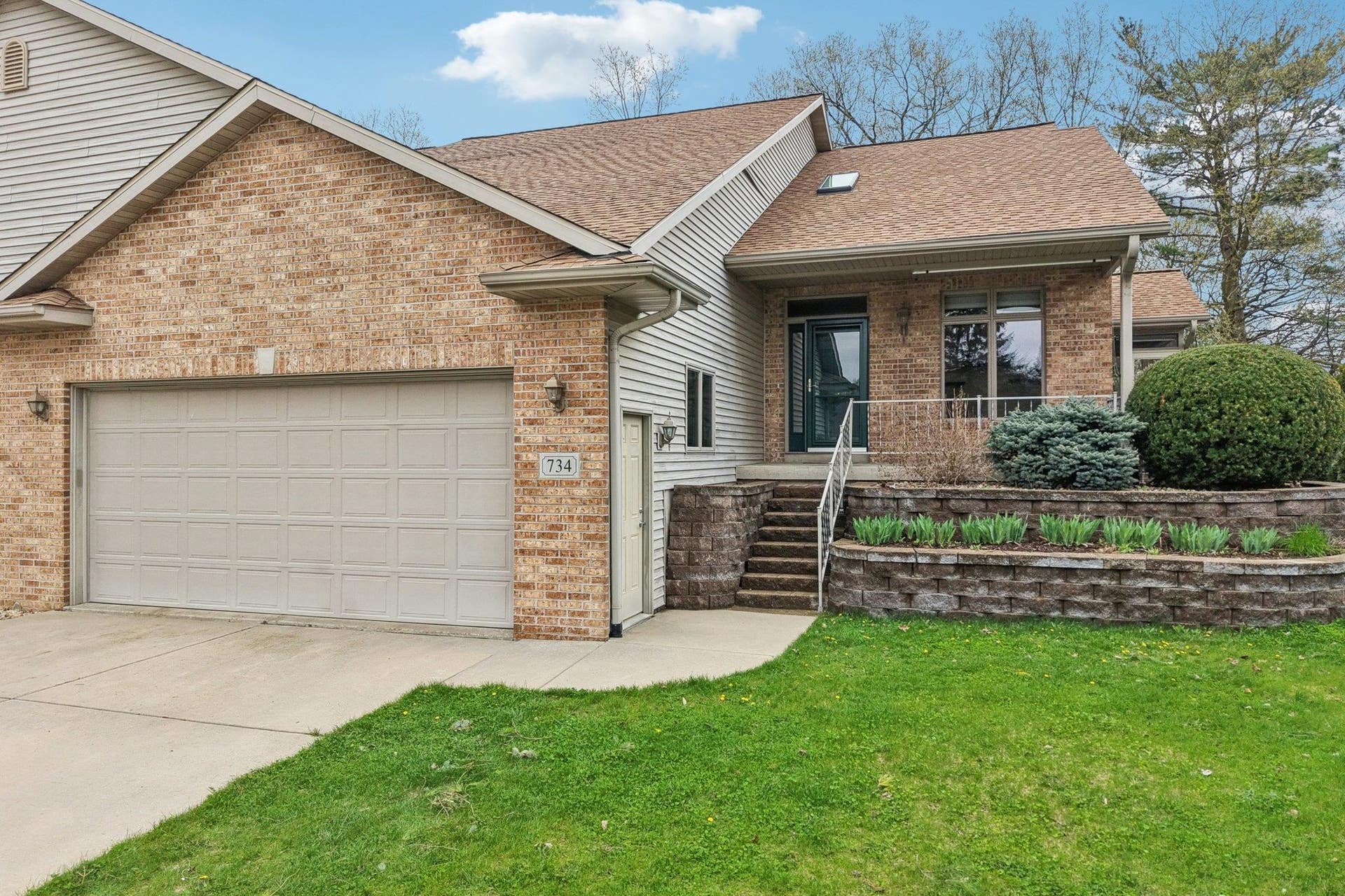 734 8th Street, Prairie Du Sac, WI 53578