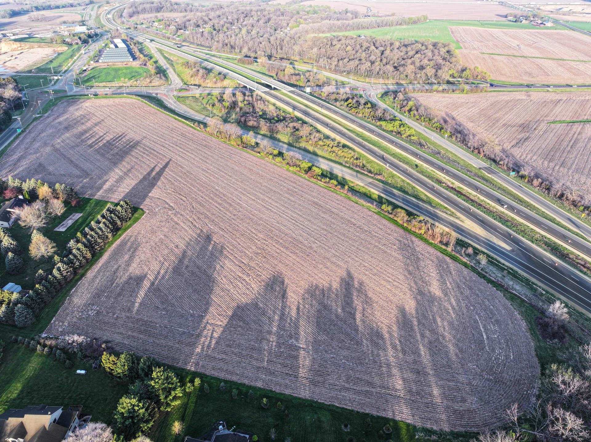 18.7 M/L Acres Milwaukee Road, Beloit, WI 53511
