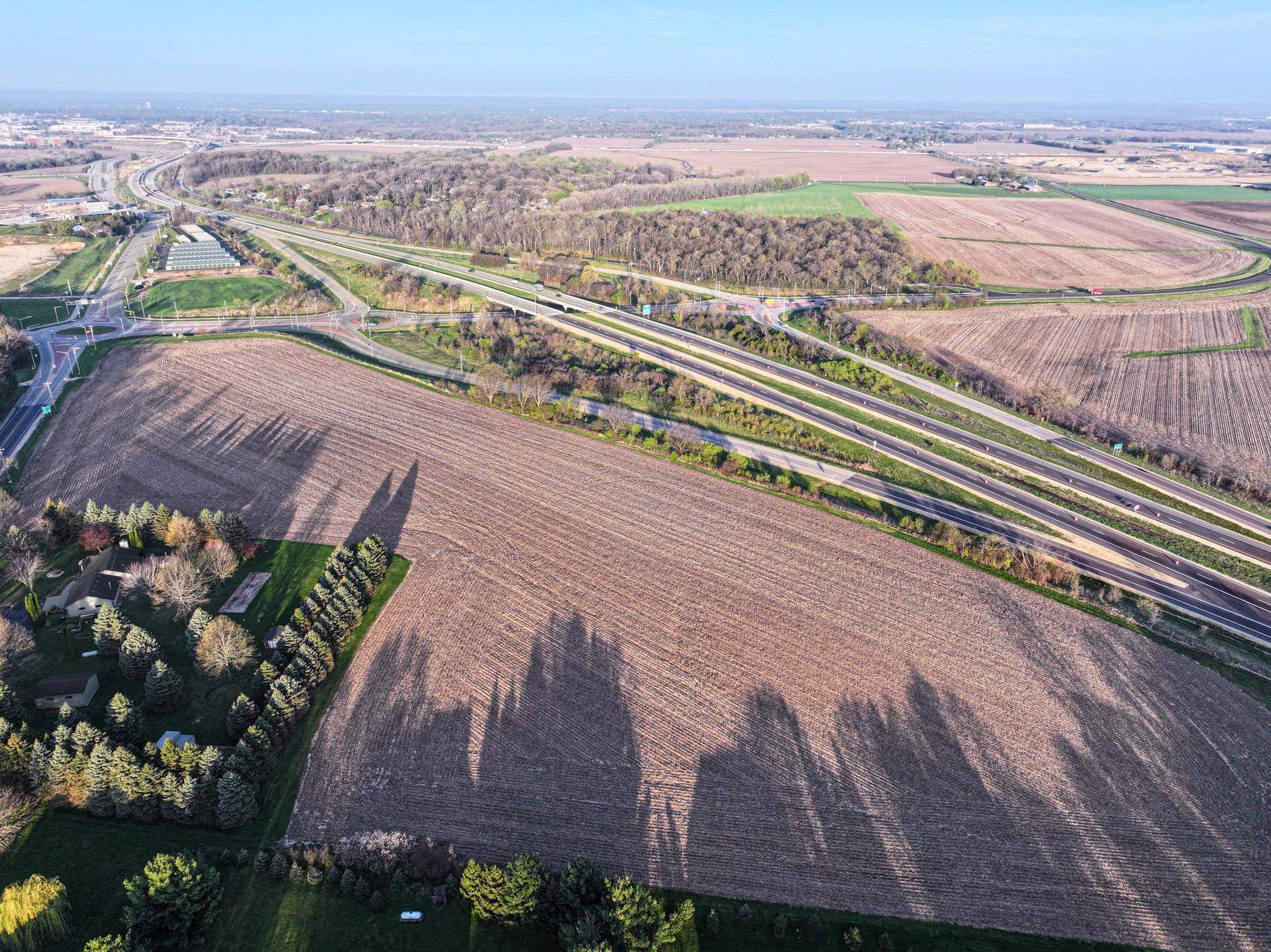 18.7 M/L Acres Milwaukee Road, Beloit, WI 53511