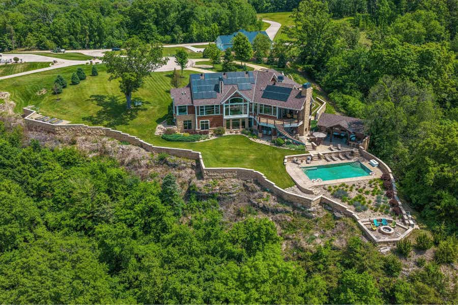 Property photo for 1581 Silver Oak Court, Jamestown, WI