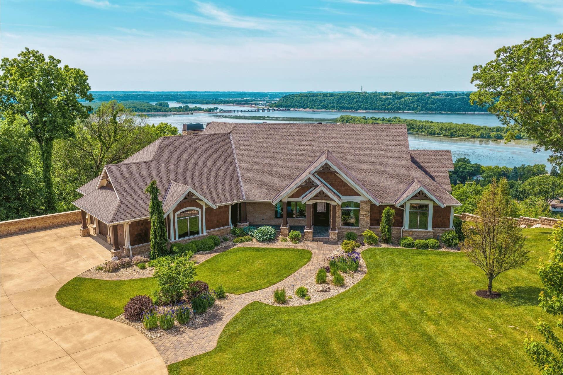 1581 Silver Oak Court, Jamestown, WI 53811