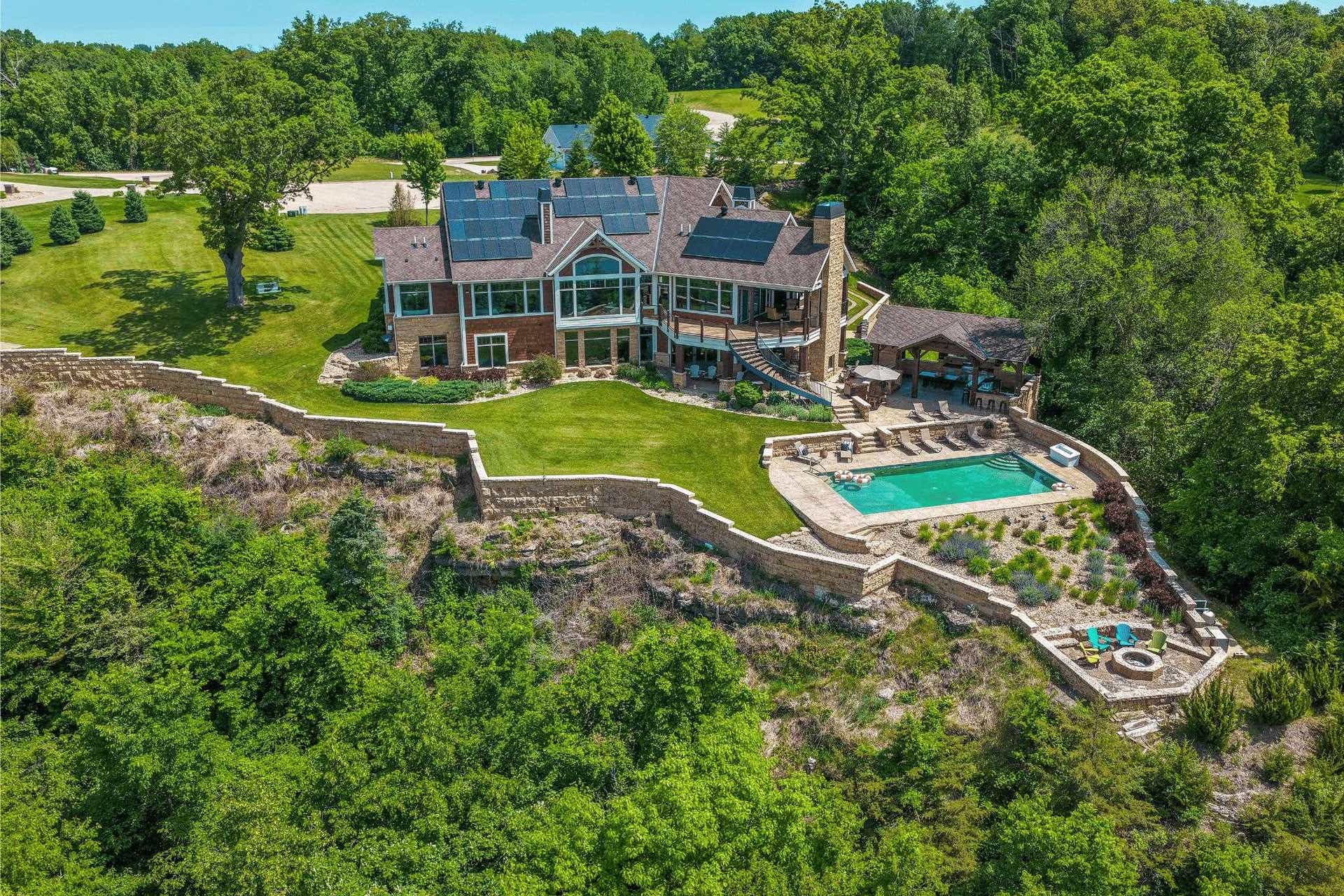 1581 Silver Oak Court, Jamestown, WI 53811