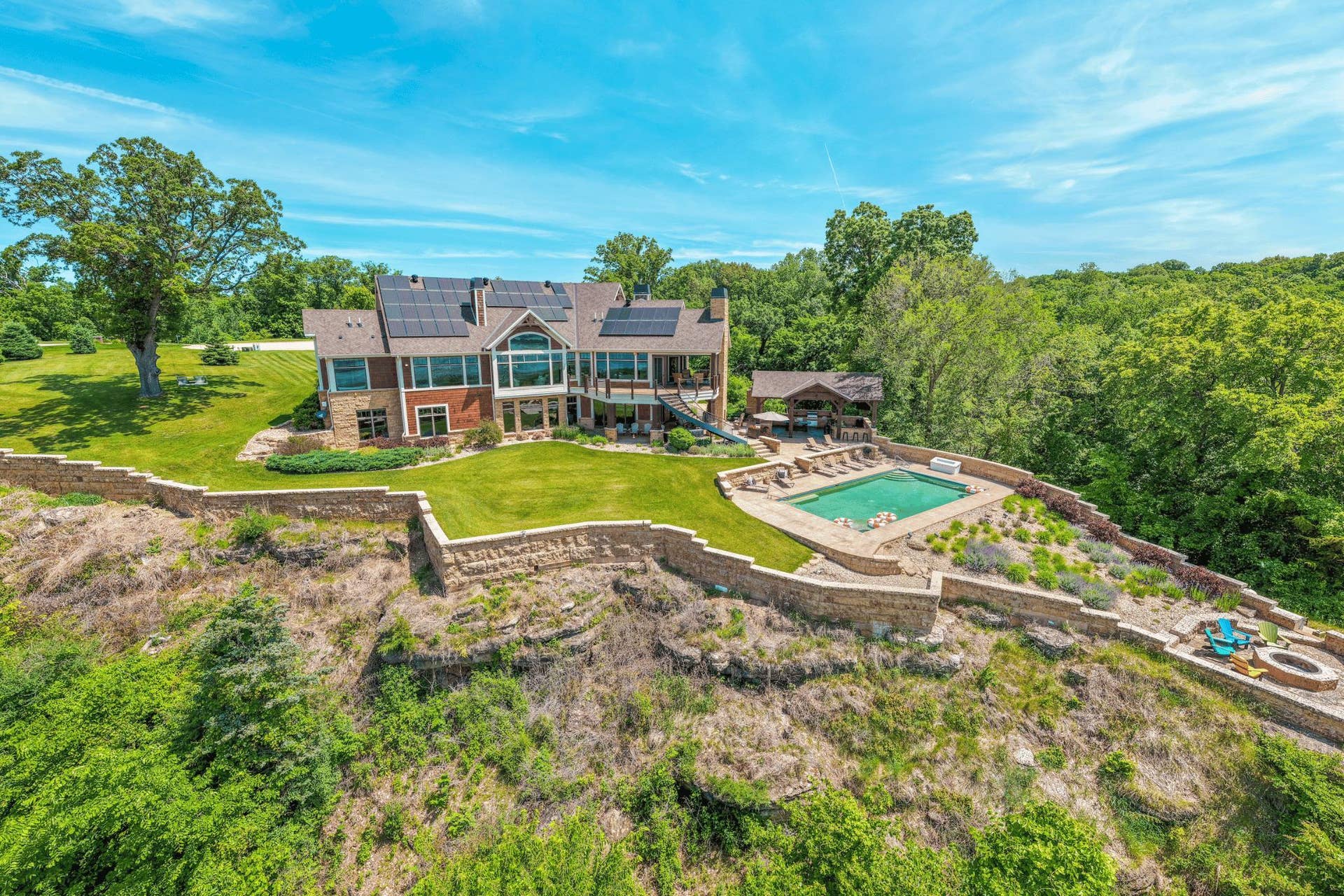 1581 Silver Oak Court, Jamestown, WI 53811
