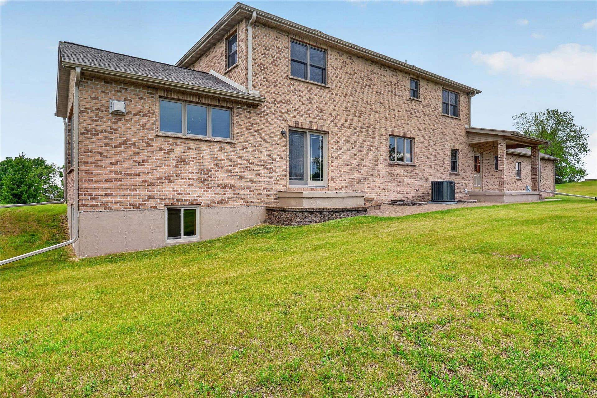 W6383 Hackbarth Road, Koshkonong, WI 53538