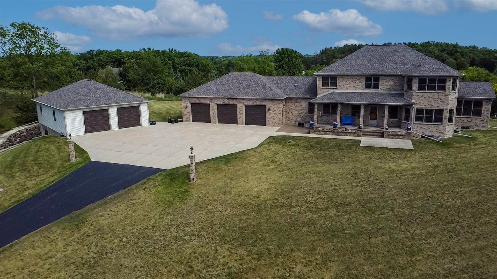 W6383 Hackbarth Road, Koshkonong, WI 53538