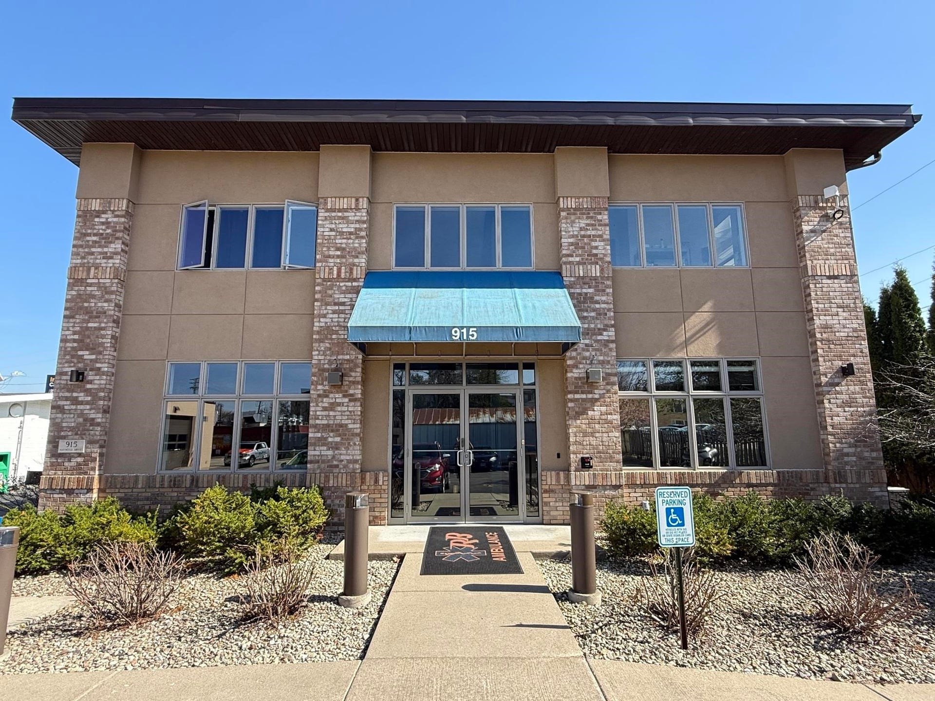 915 Haywood Drive, Madison, WI 53715