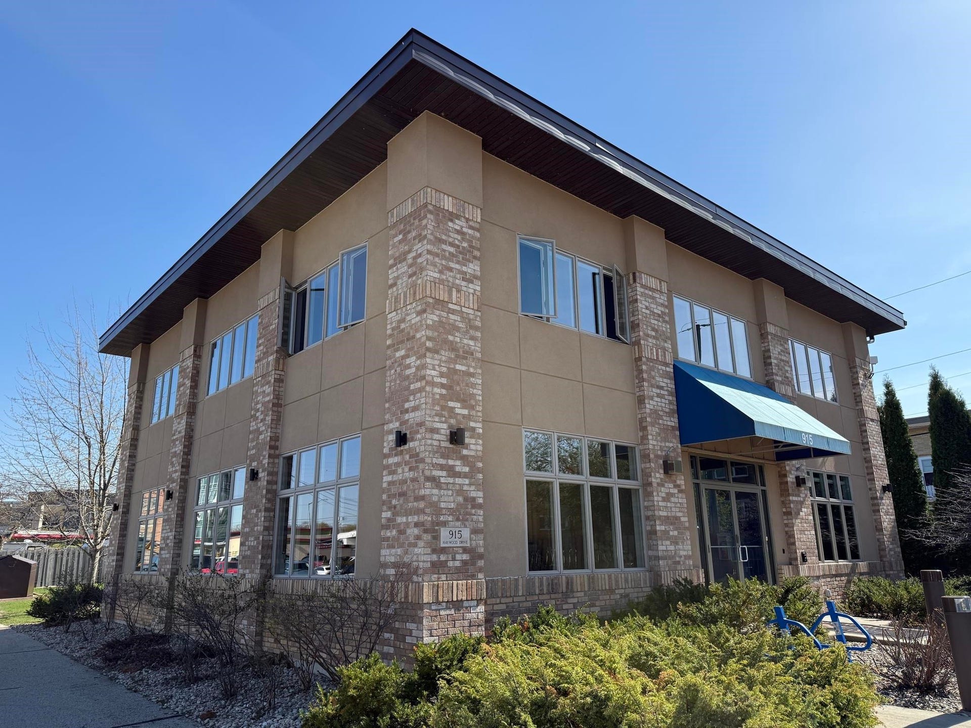 915 Haywood Drive, Madison, WI 53715