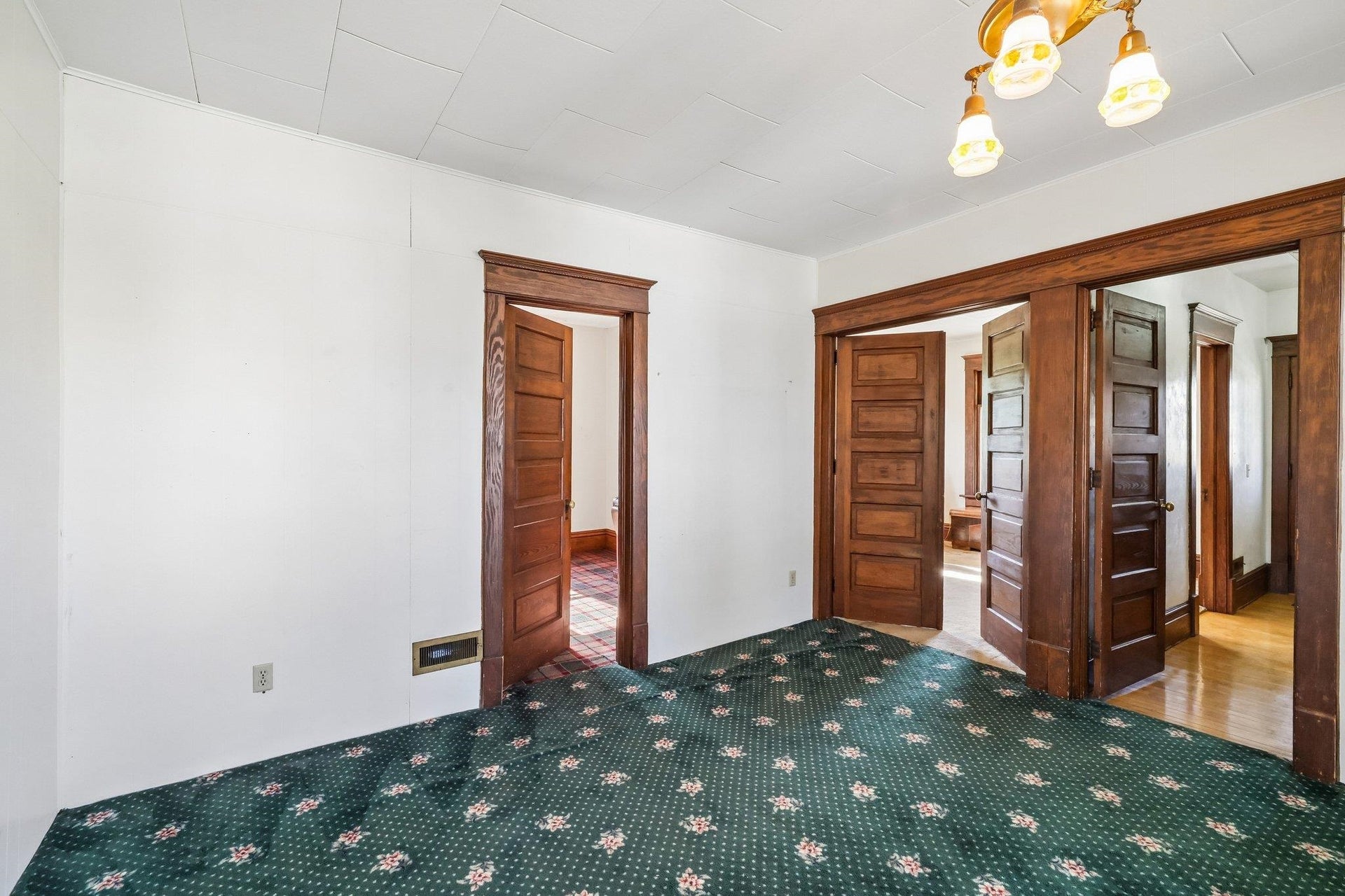 202 W 3rd Street, Waunakee, WI 53597-1383
