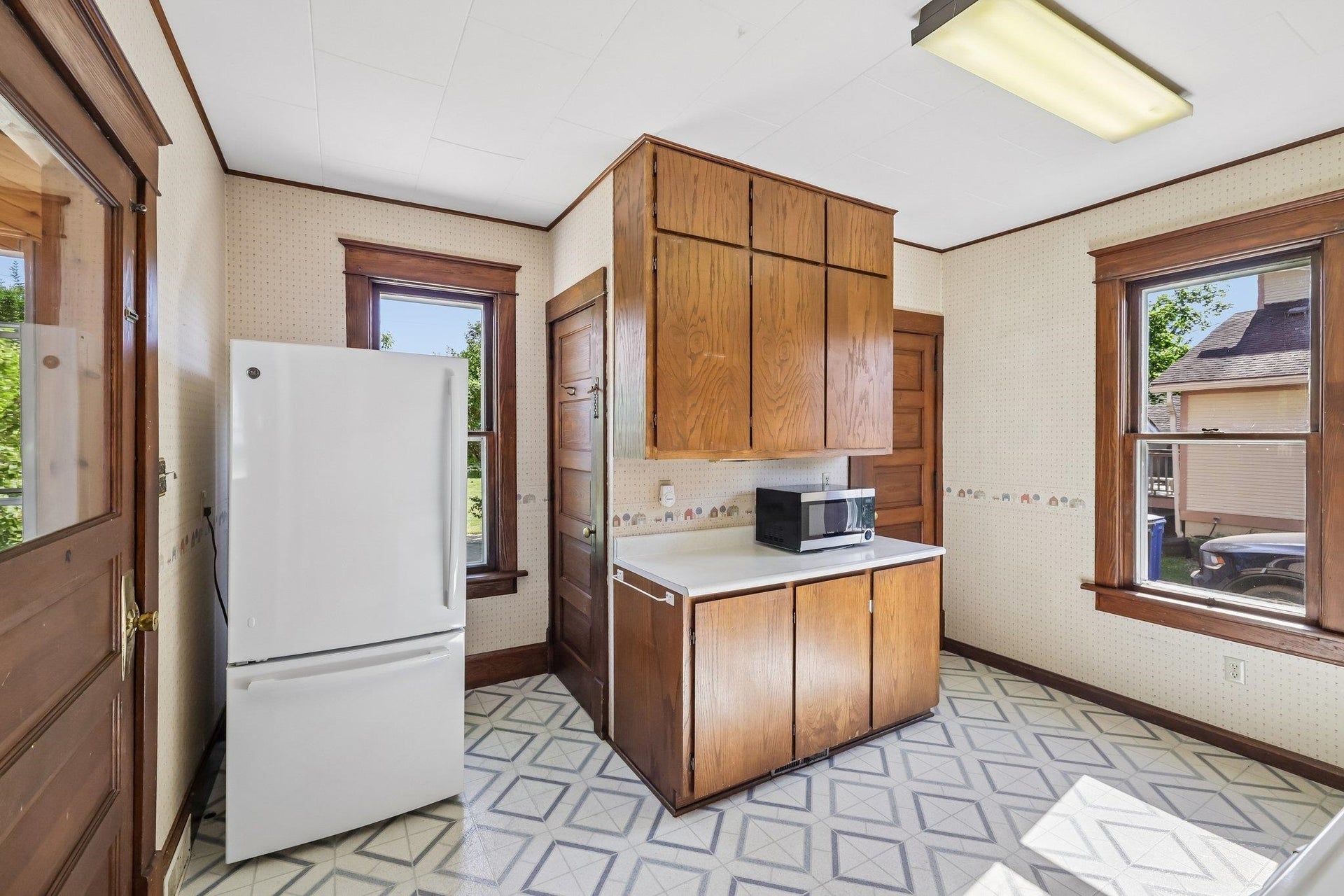 202 W 3rd Street, Waunakee, WI 53597-1383
