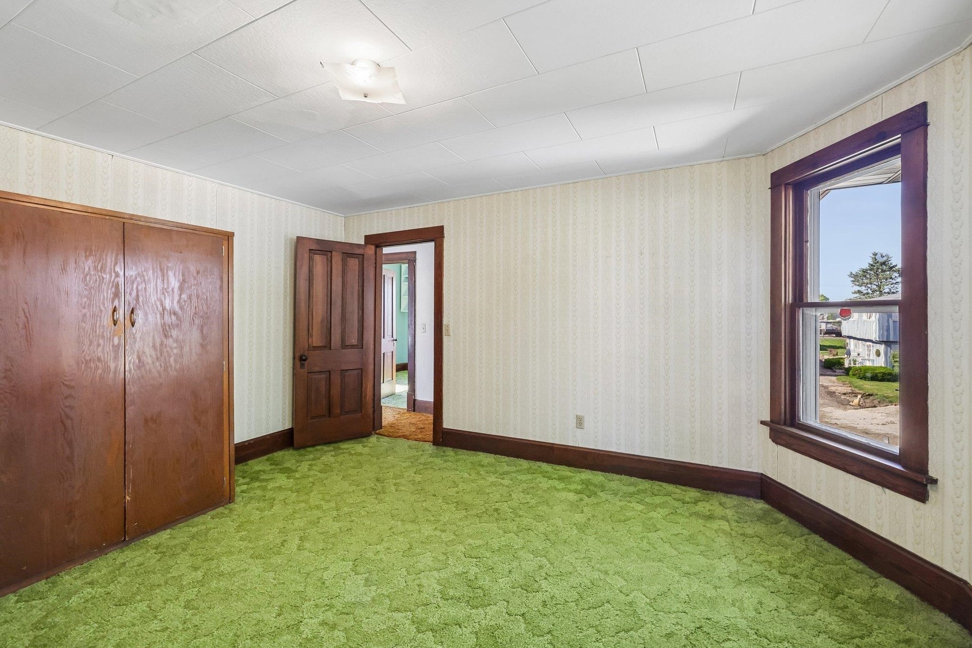 202 W 3rd Street, Waunakee, WI 53597-1383
