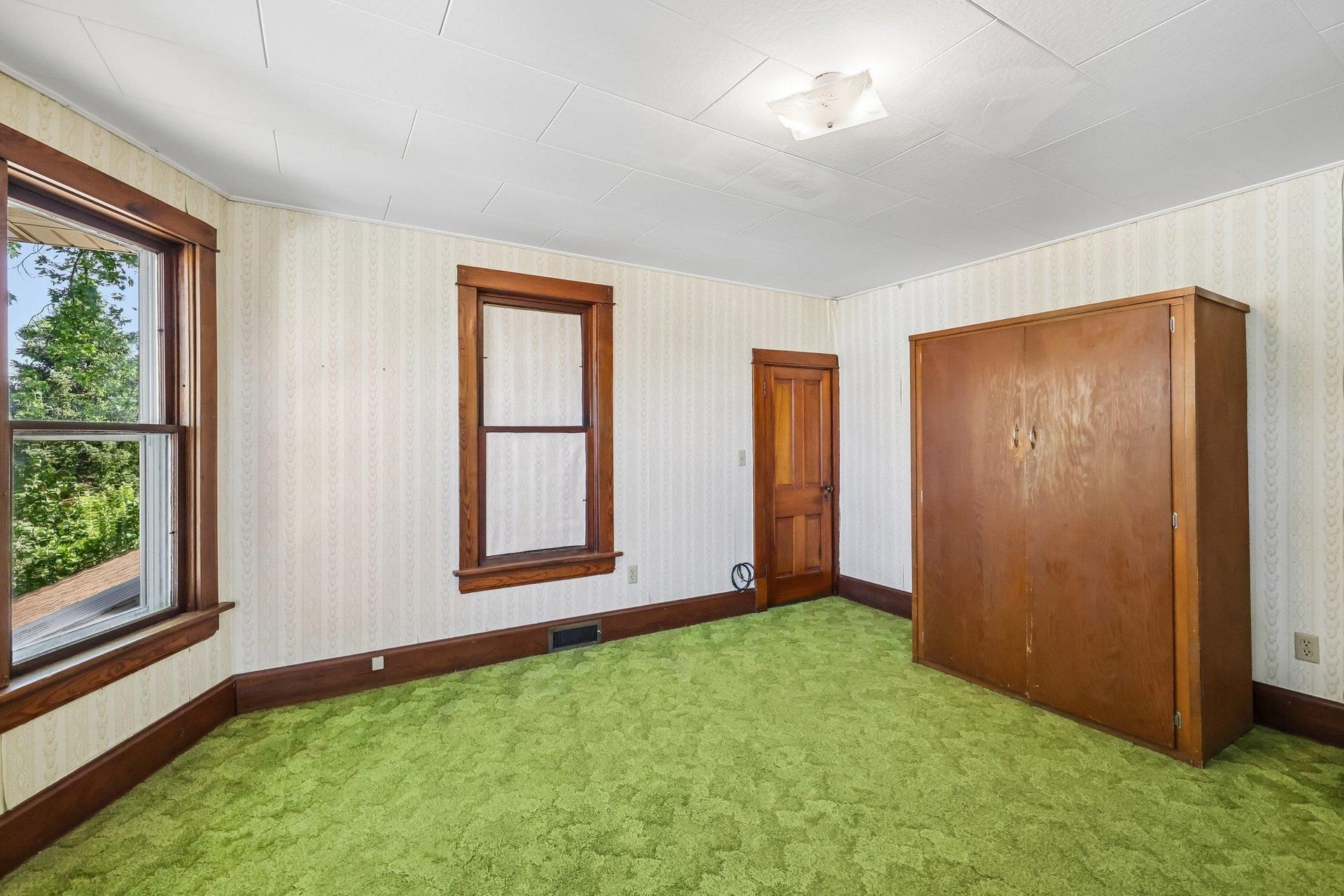 202 W 3rd Street, Waunakee, WI 53597-1383