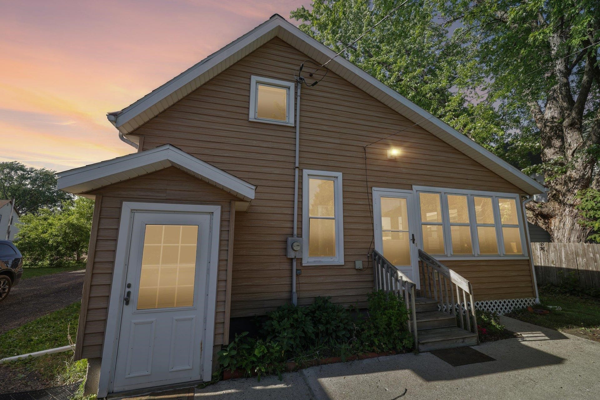 202 W 3rd Street, Waunakee, WI 53597-1383