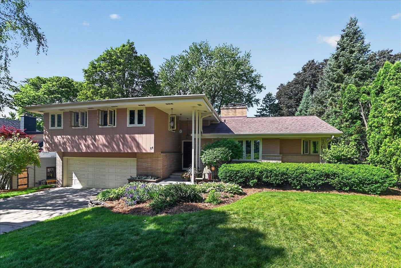11 Fuller Drive, Maple Bluff, WI 53704