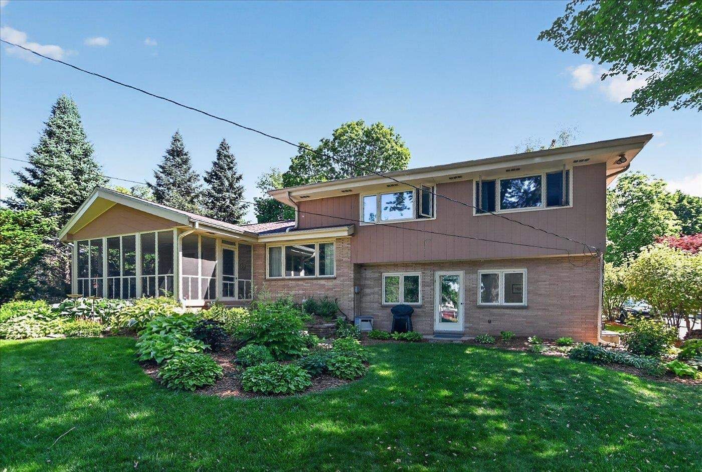 11 Fuller Drive, Maple Bluff, WI 53704