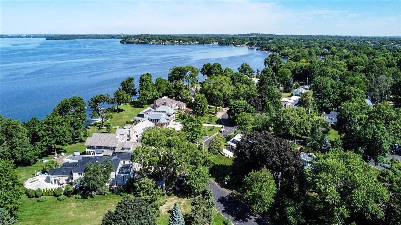 11 Fuller Drive, Maple Bluff, WI 53704
