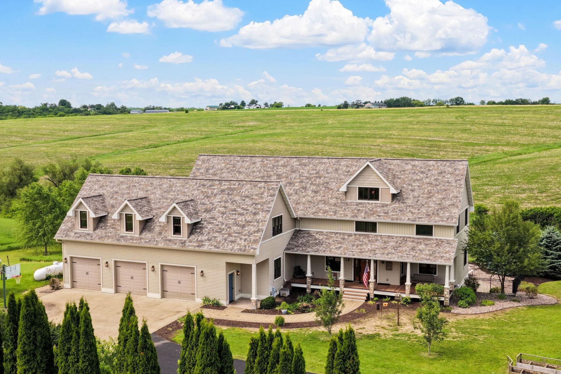 N8240 County Road J, York, WI 53574