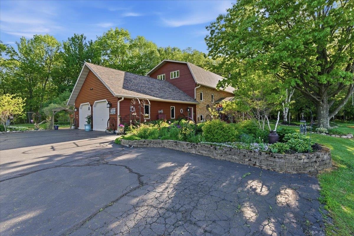 N1563 Midway Road, Corning, WI 54452
