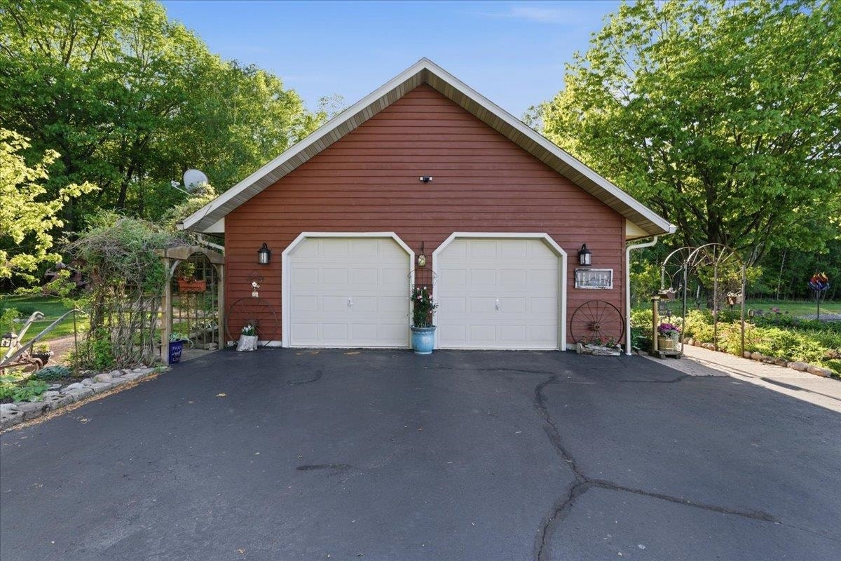 N1563 Midway Road, Corning, WI 54452