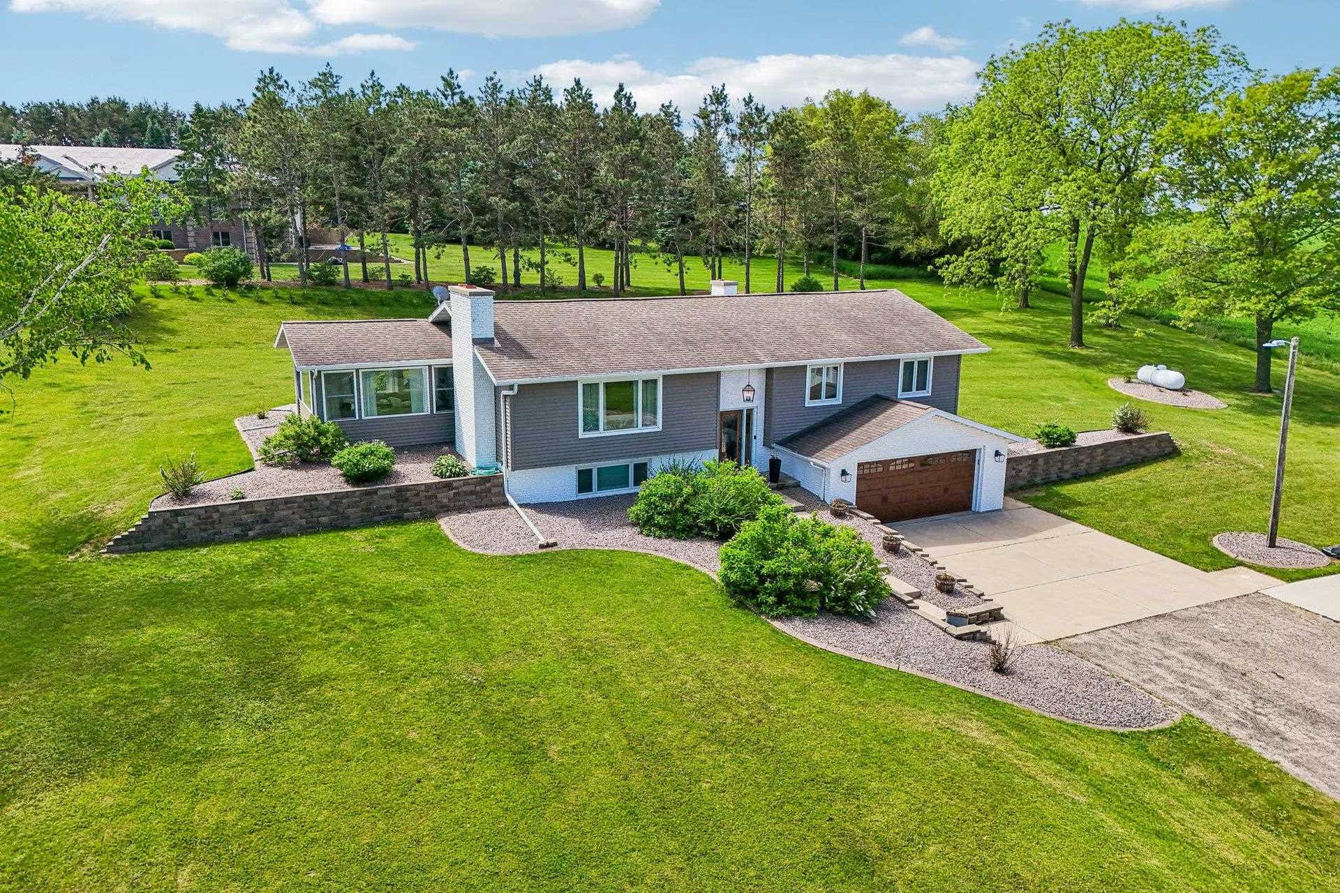 1979 Yelk Drive, Sun Prairie, WI 53559