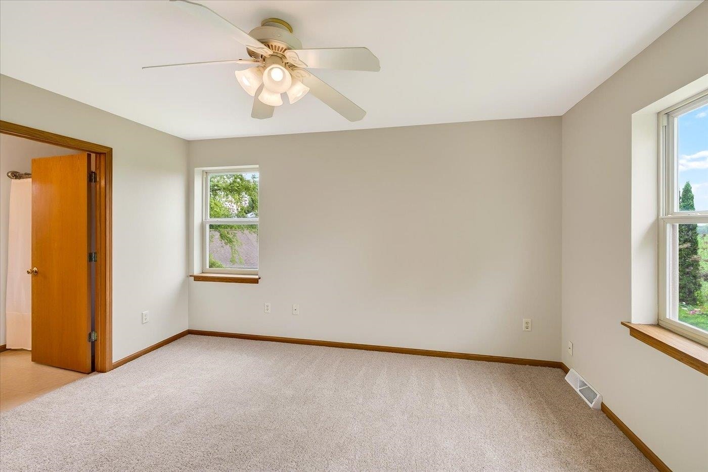 1331 Swordleaf Lane, Sun Prairie, WI 53590-4319