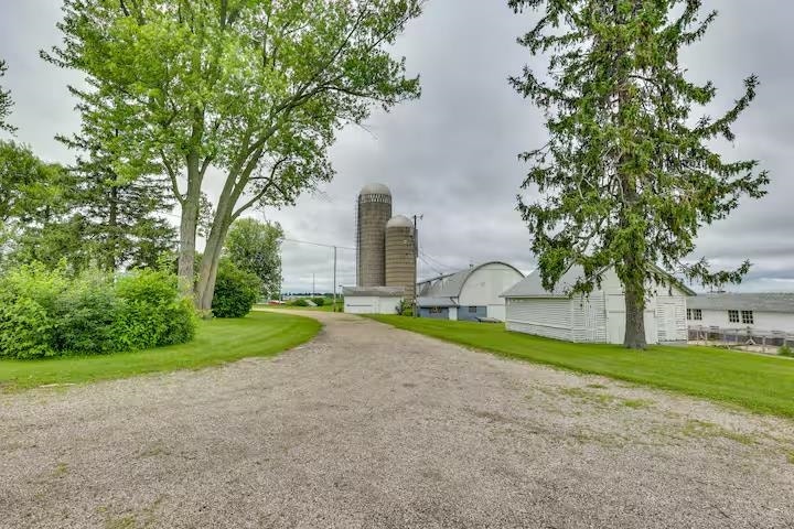 2749 Town Hall Rd, Springdale, WI 53572