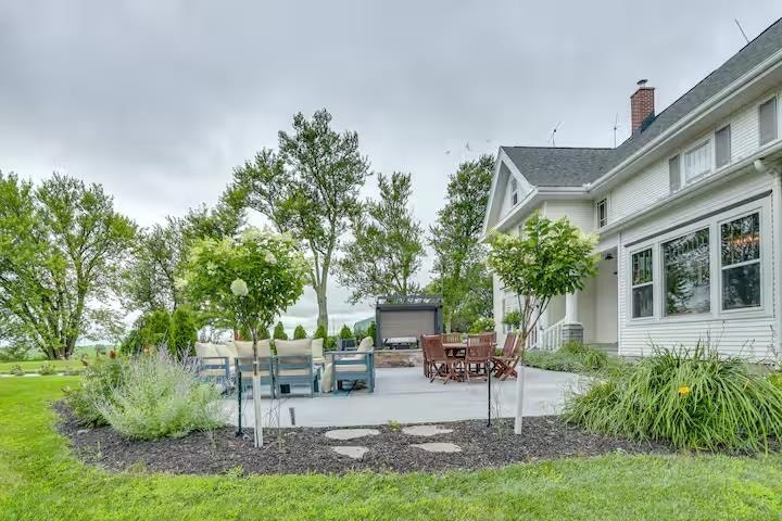 2749 Town Hall Rd, Springdale, WI 53572
