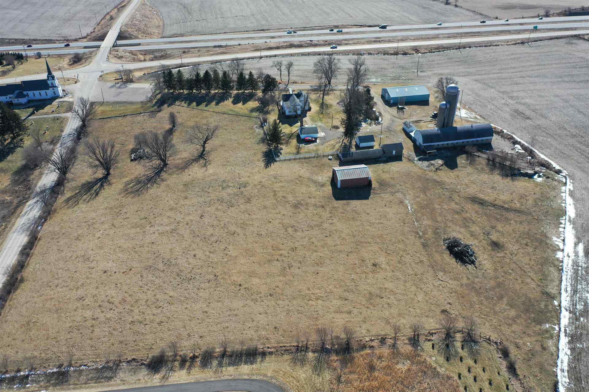 2749 Town Hall Rd, Springdale, WI 53572