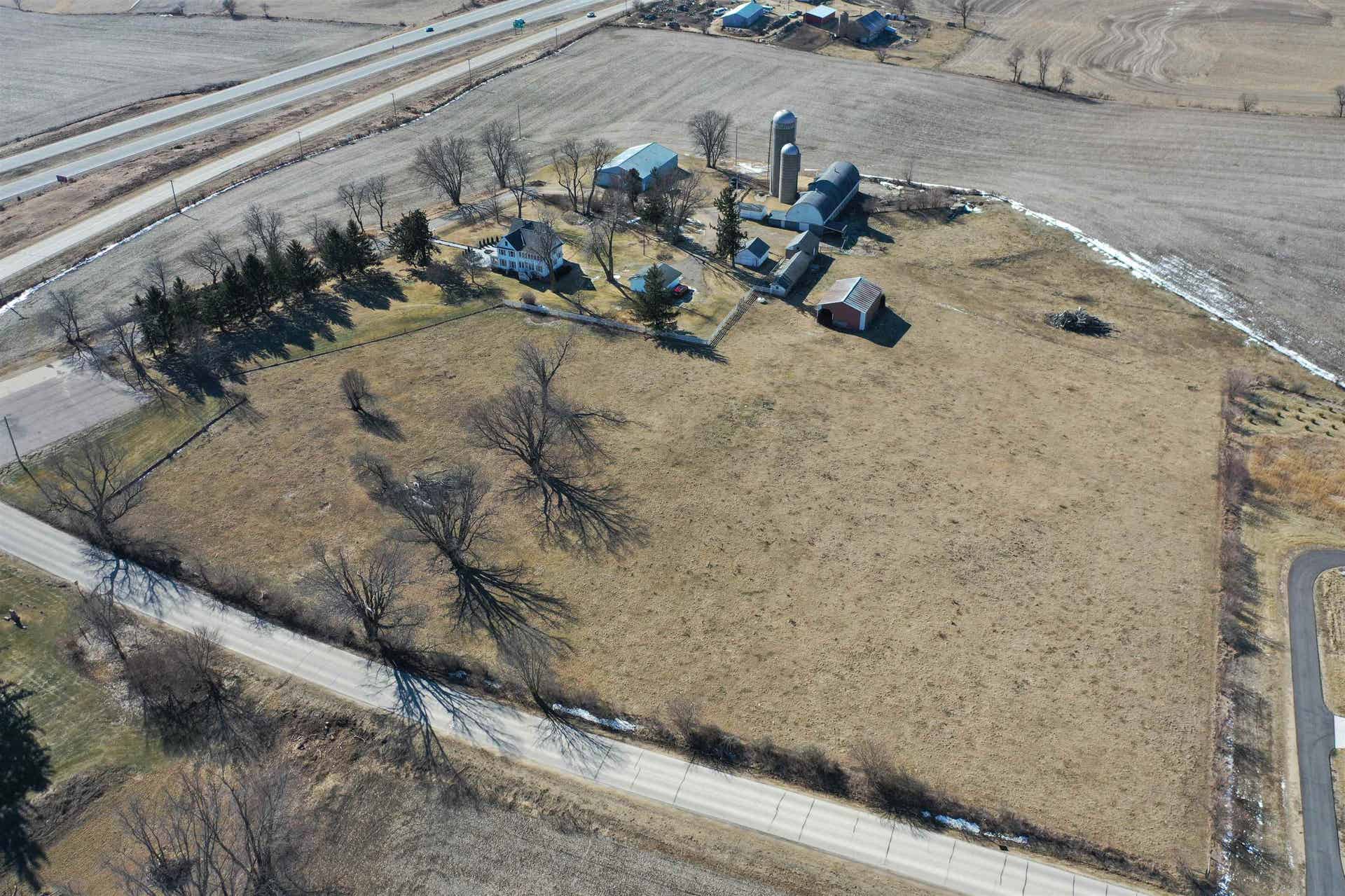 2749 Town Hall Rd, Springdale, WI 53572