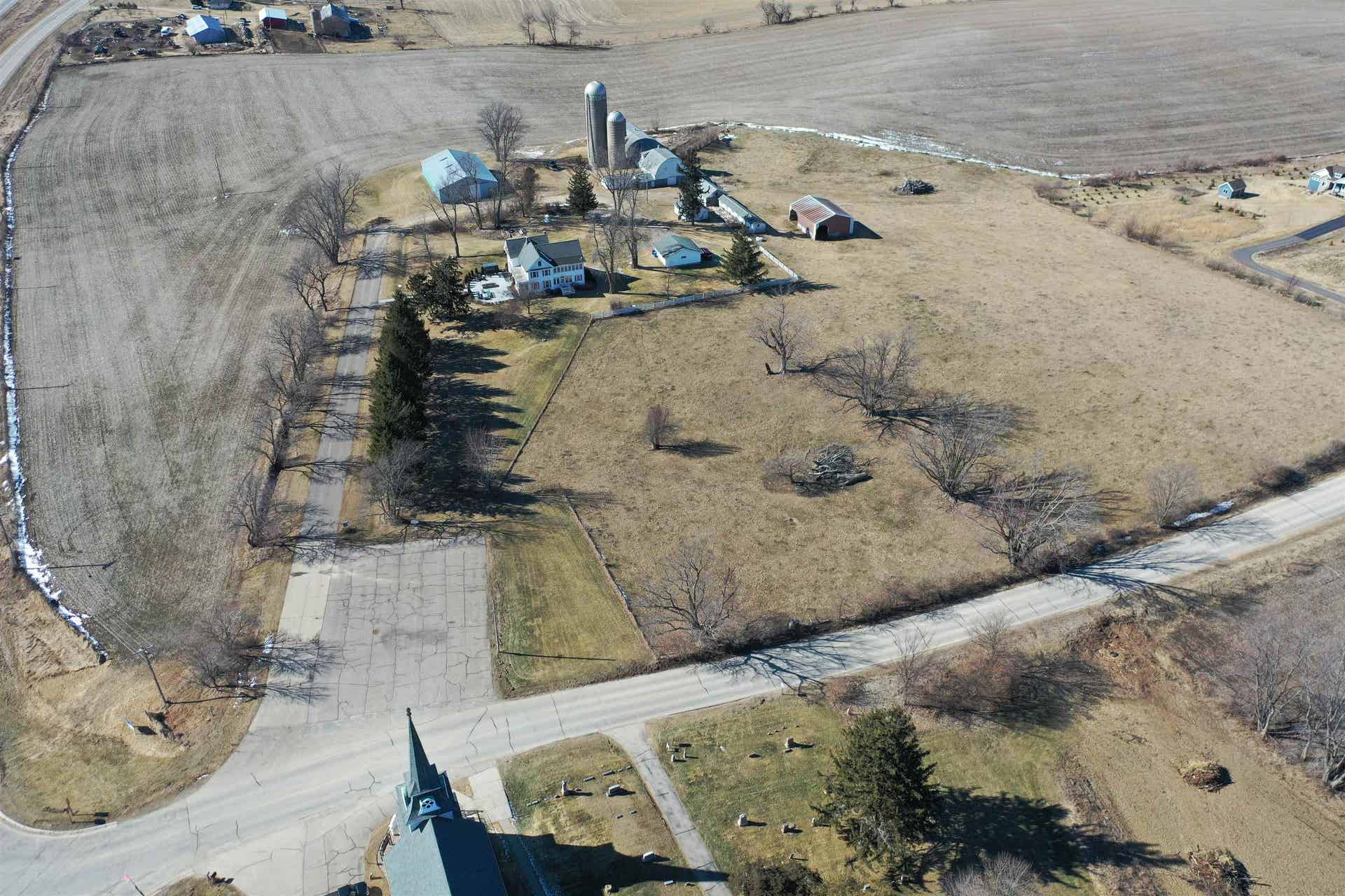 2749 Town Hall Rd, Springdale, WI 53572