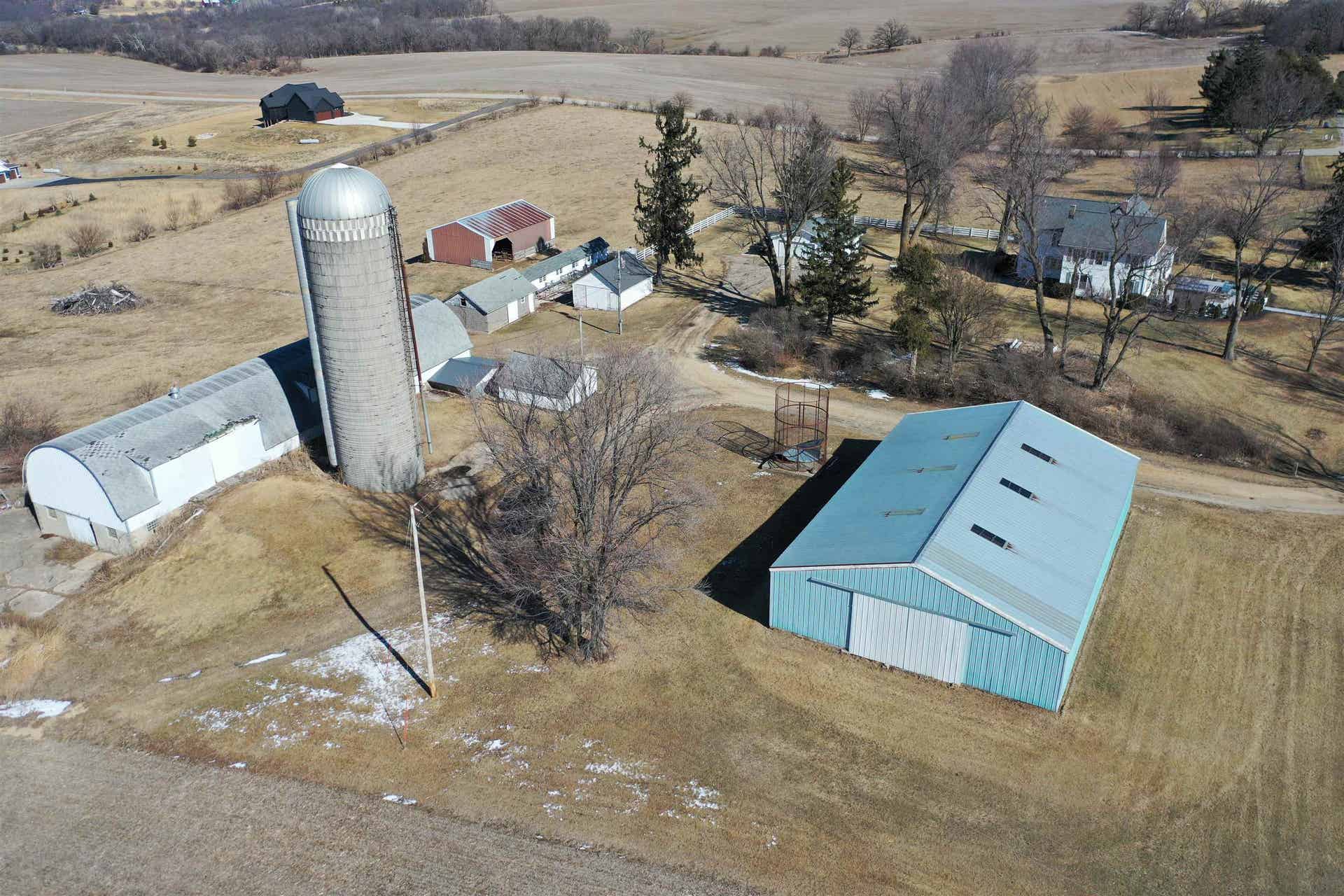 2749 Town Hall Rd, Springdale, WI 53572
