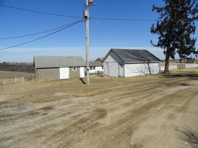 2749 Town Hall Rd, Springdale, WI 53572