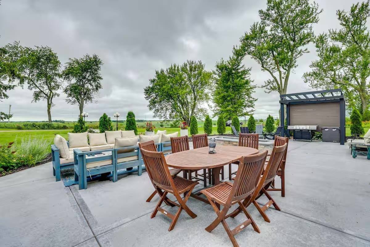 2749 Town Hall Rd, Springdale, WI 53572