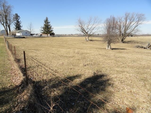 2749 Town Hall Rd, Springdale, WI 53572