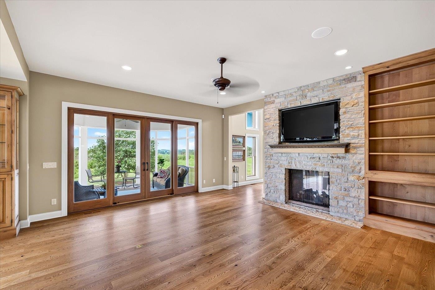 7876 Autumn Pond Trail, Springfield, WI 53562