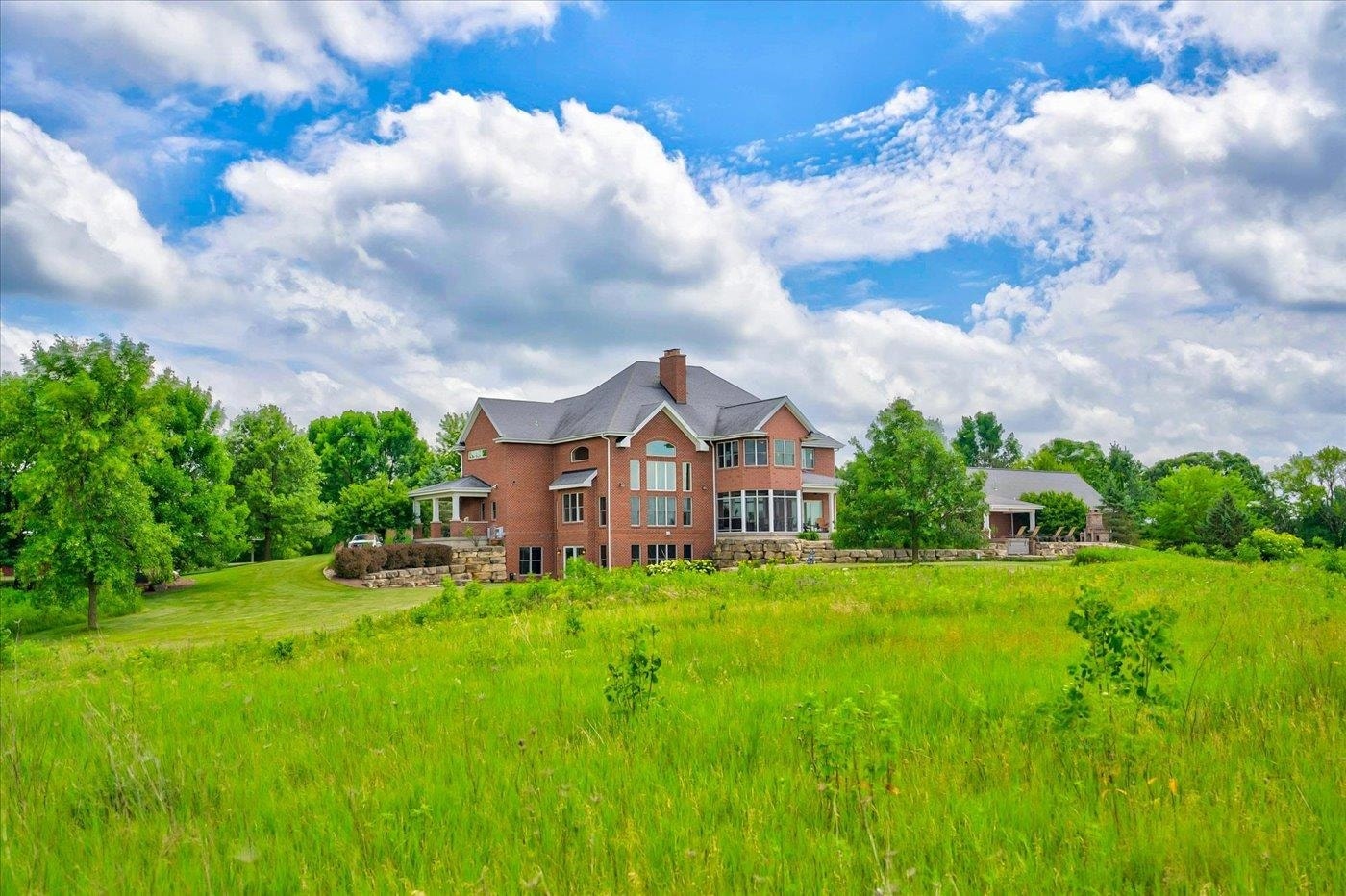 7876 Autumn Pond Trail, Springfield, WI 53562