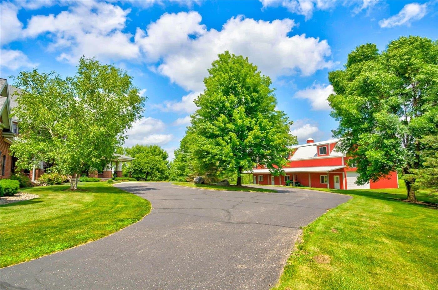 7876 Autumn Pond Trail, Springfield, WI 53562