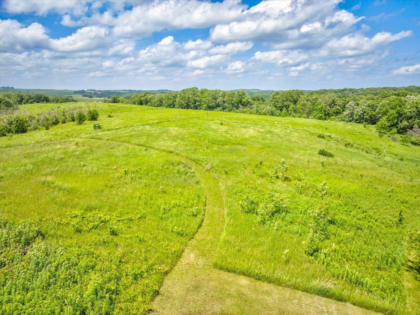 7876 Autumn Pond Trail, Springfield, WI 53562