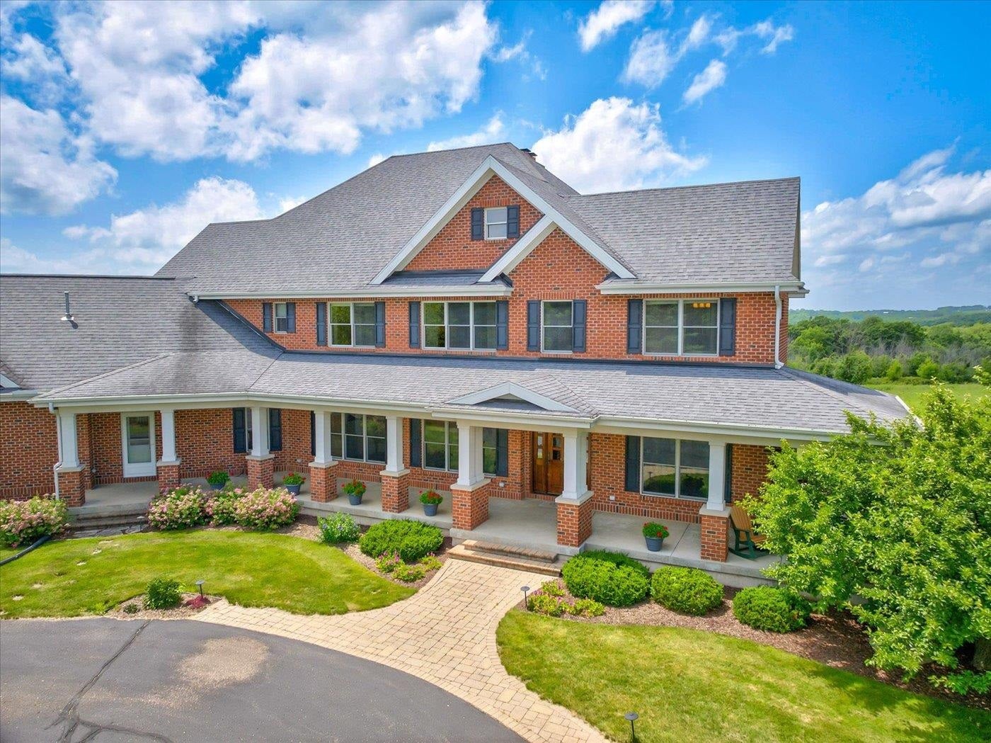 7876 Autumn Pond Trail, Springfield, WI 53562