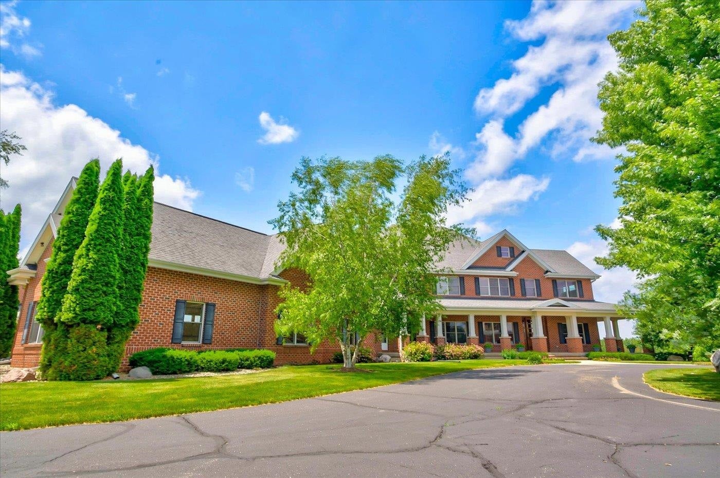 7876 Autumn Pond Trail, Springfield, WI 53562