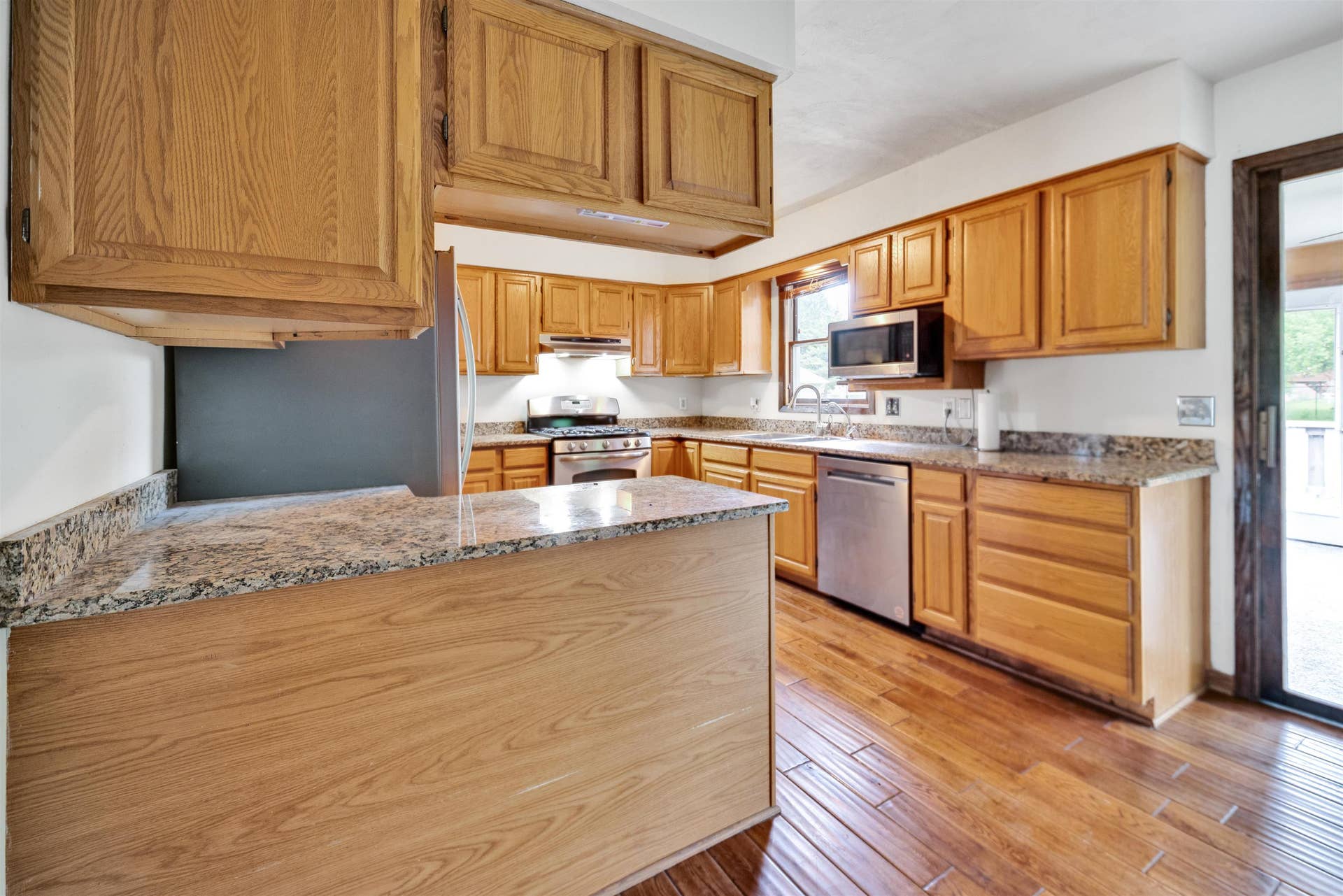 1289 Crossing Ridge Trail, Sun Prairie, WI 53590
