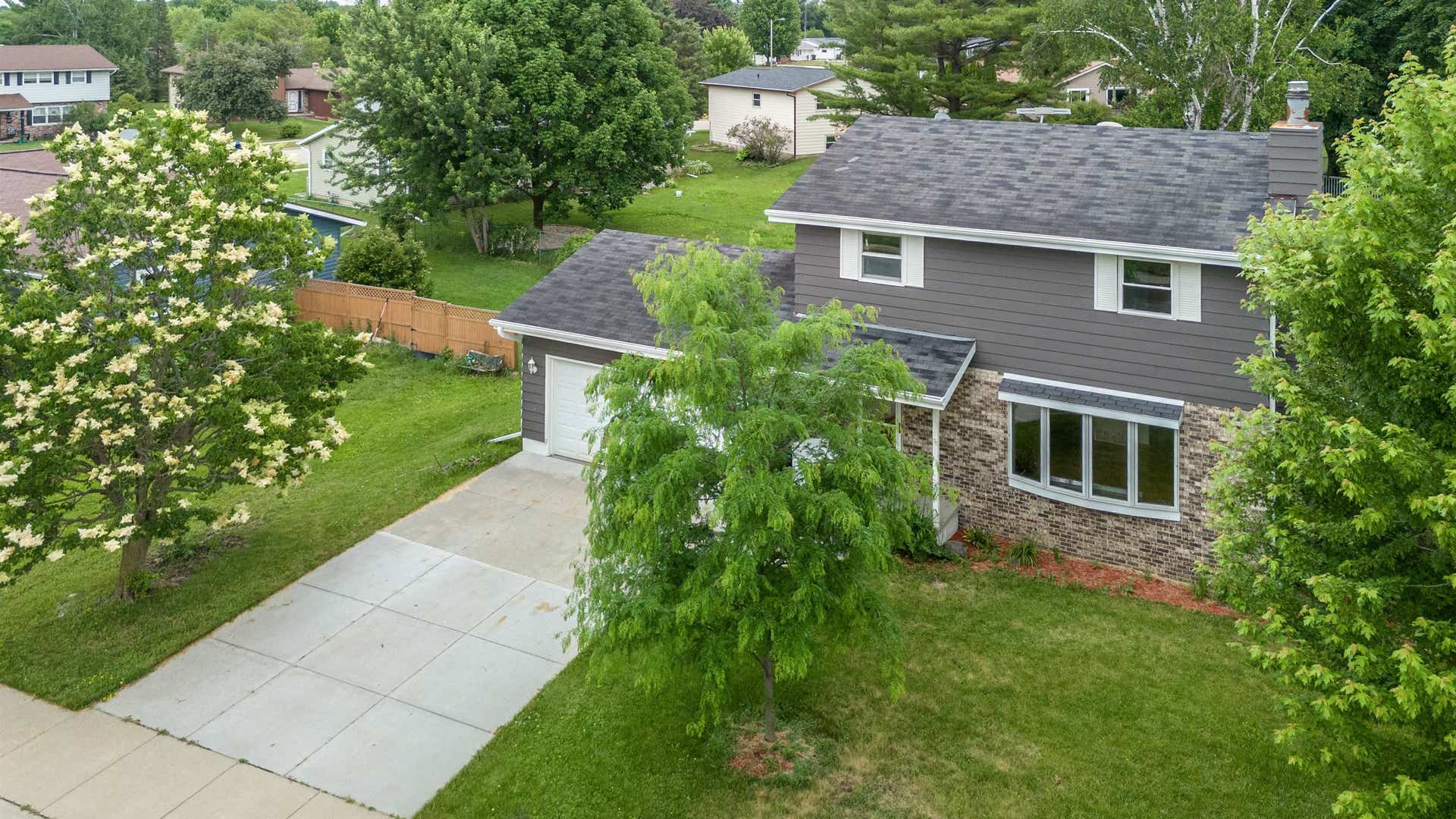 1289 Crossing Ridge Trail, Sun Prairie, WI 53590