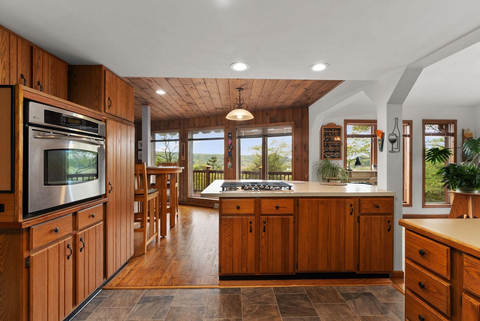 6460 Cooke Road, Mazomanie, WI 53560-9798