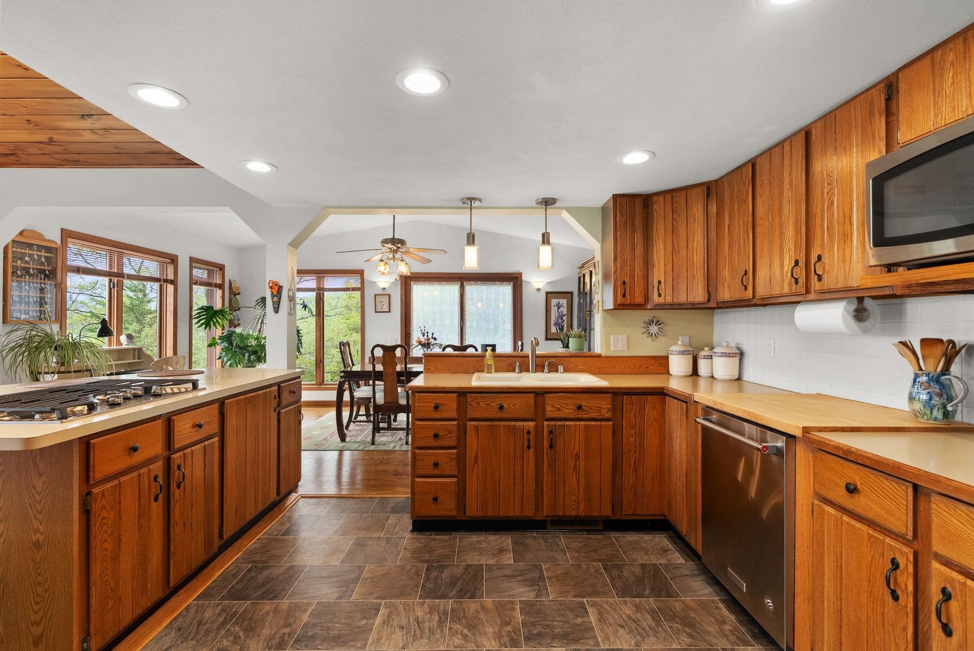 6460 Cooke Road, Mazomanie, WI 53560-9798