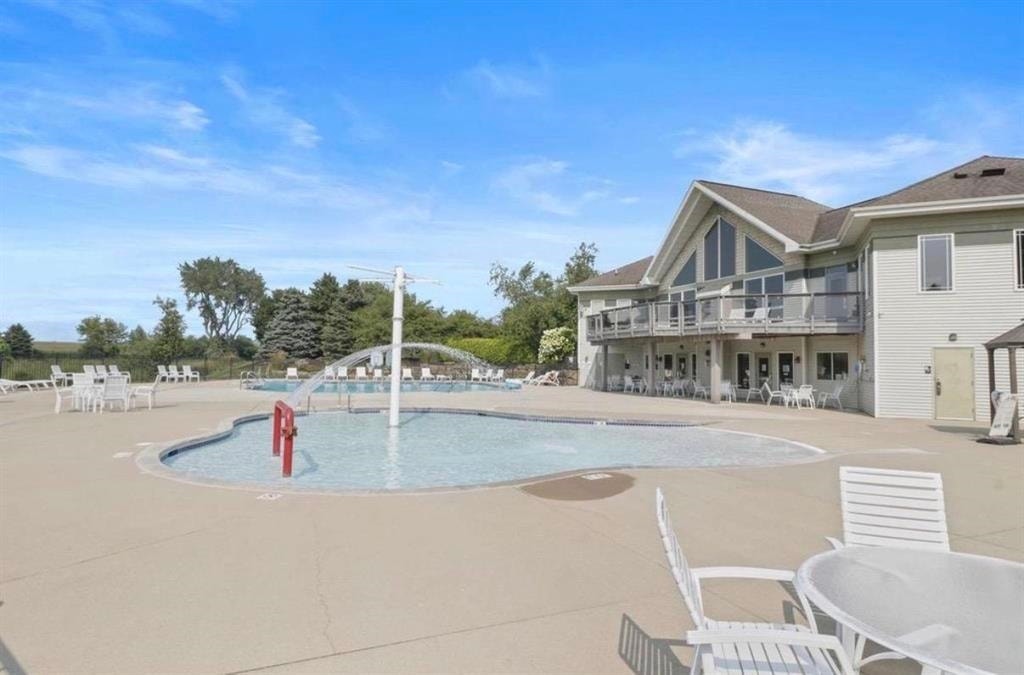 610 Pleasant Valley Parkway, Waunakee, WI 53597
