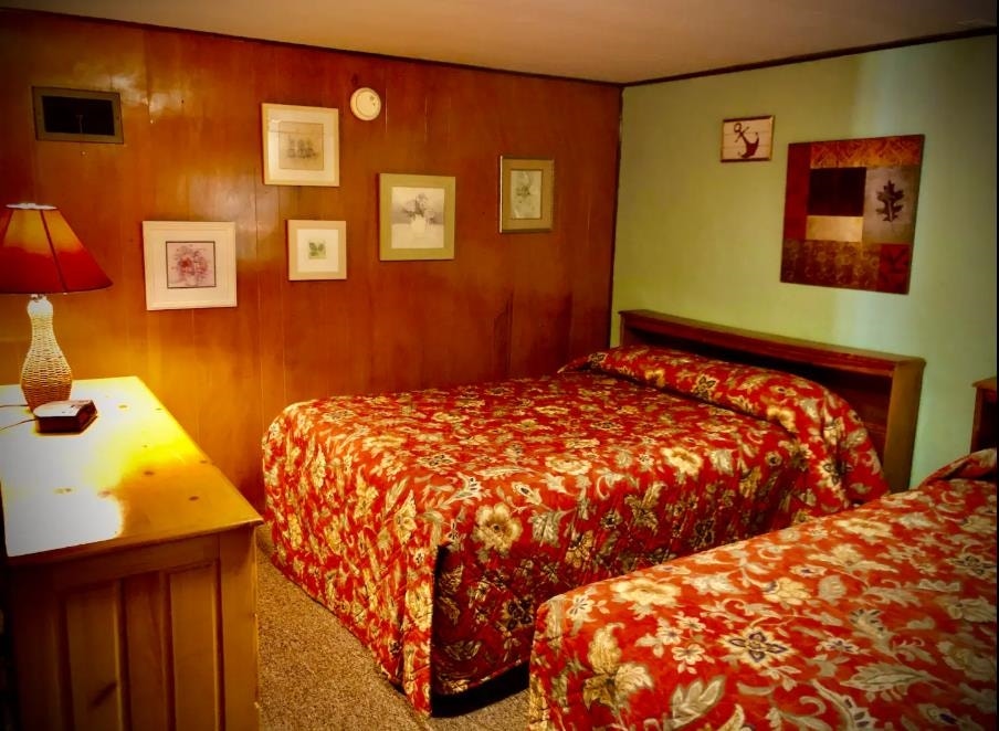 1080 E Hiawatha Drive, Lake Delton, WI 53965