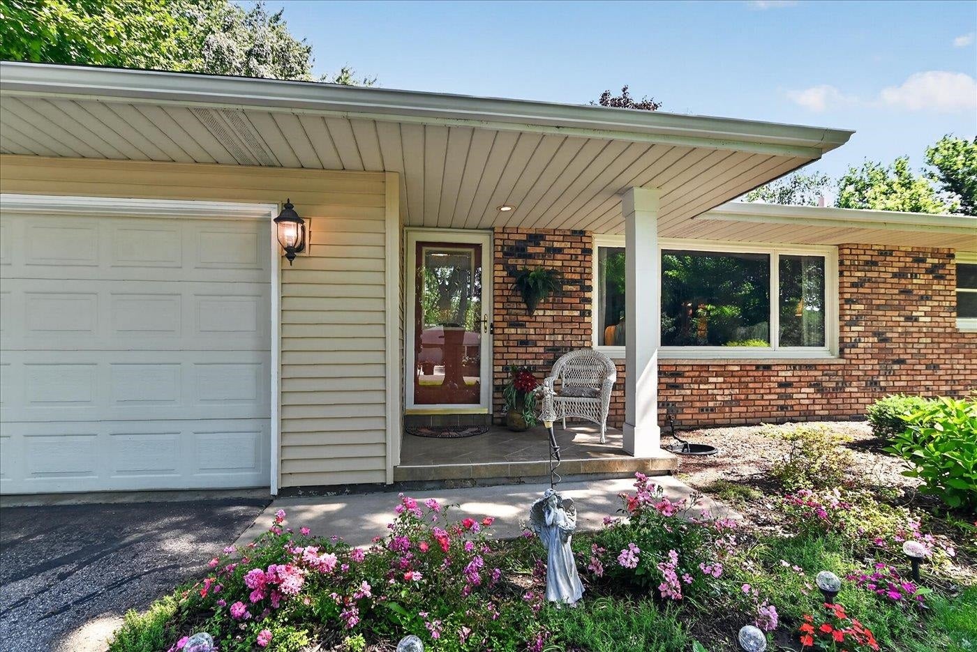 3742 Elna Road, Burke, WI 53718