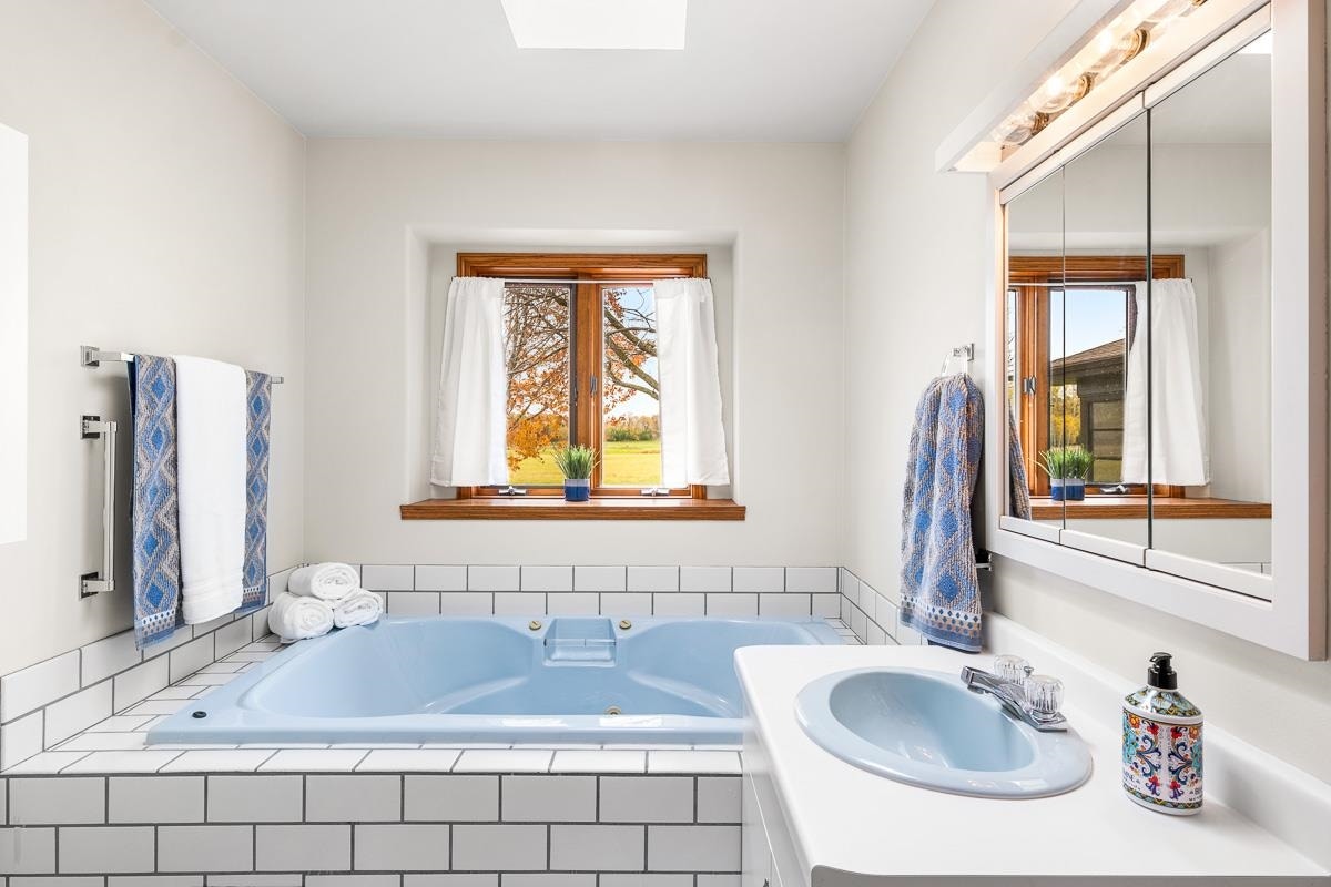 487 County Road Ff, Utica, WI 54964